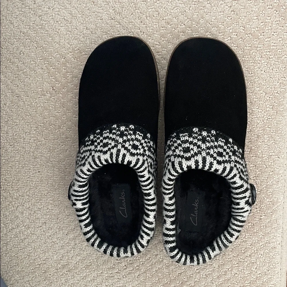 Clarks leather indoor outdoor Women's Black Slippers fleece lined - Picture 2 of 16